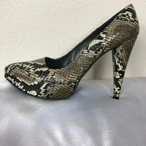 Stuart Weitzman Women’s Python Embossed Leather Platforms Heels Pumps Si… - Picture 3 of 8